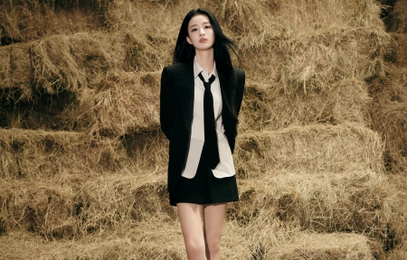 王楚然 黑色西服 領(lǐng)帶 4K壁紙 3840x2400